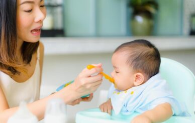 tập cho bé ăn dặm