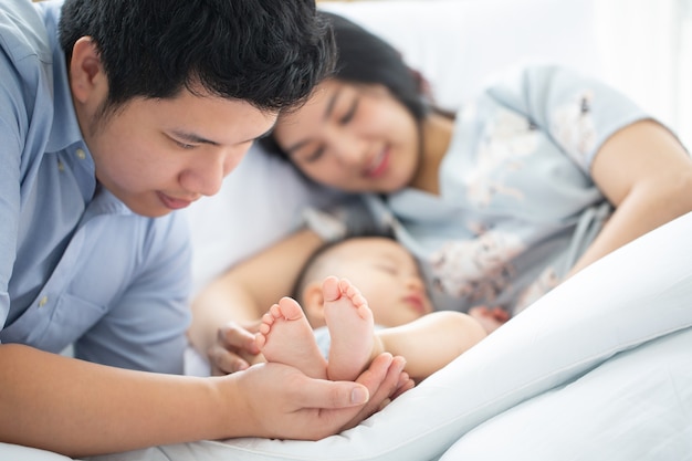 Chăm Sóc Trẻ Sơ Sinh 0-3 Tháng: Lịch Trình 24h Chuẩn Khoa Học Cho Mẹ Bỉm Sữa